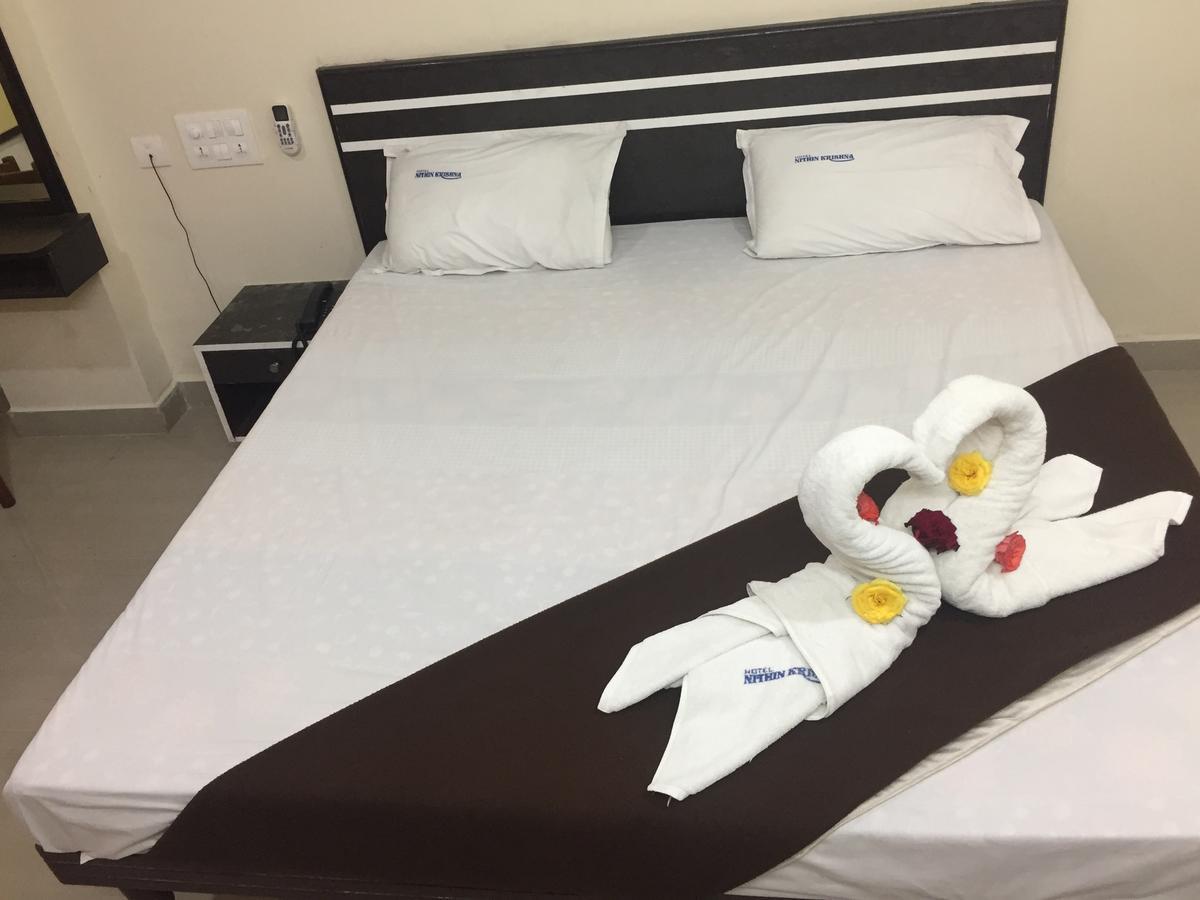 Hotel Nithin Krishna Tirupati Eksteriør bilde