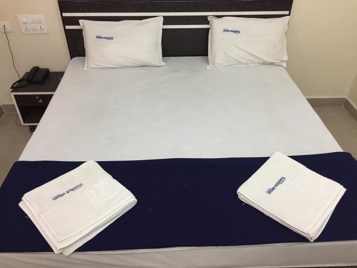 Hotel Nithin Krishna Tirupati Eksteriør bilde